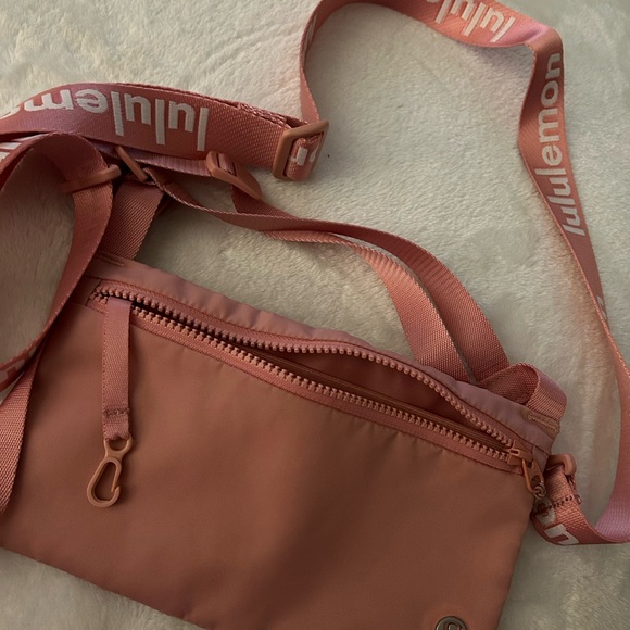 Lululemon belt and body bag - Picture 5 of 5